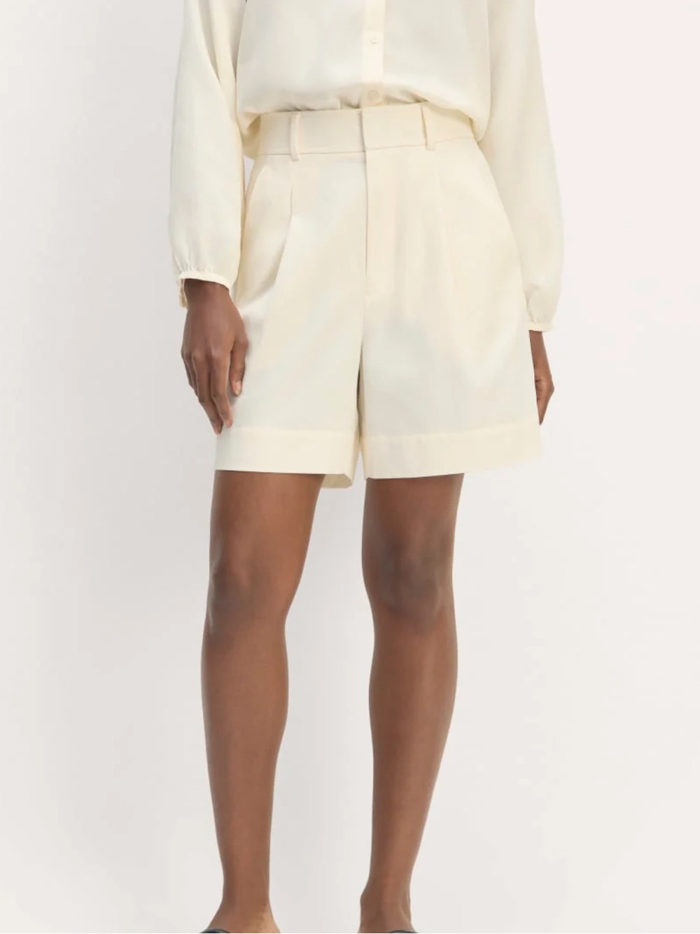 Everlane Draper Short in Buttersmooth - Picture 2 of 9